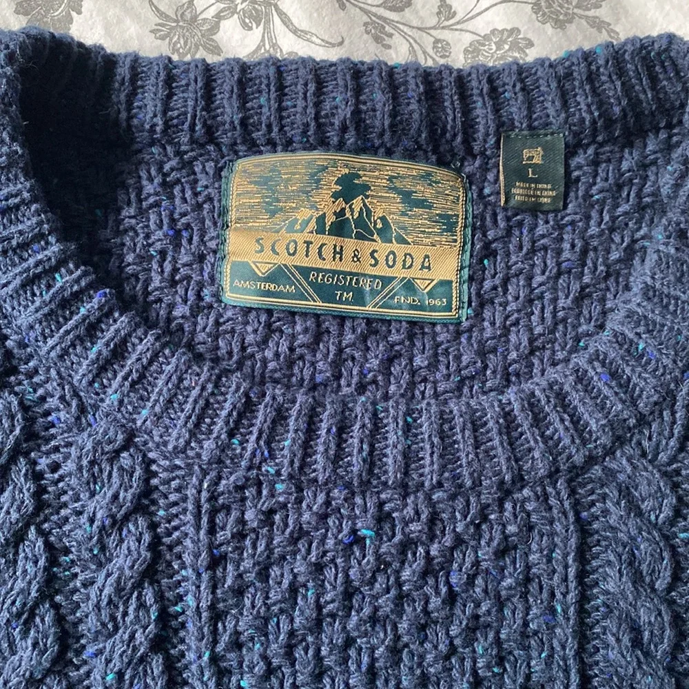 Like new scotch and soda sweater - Picture 5 of 9